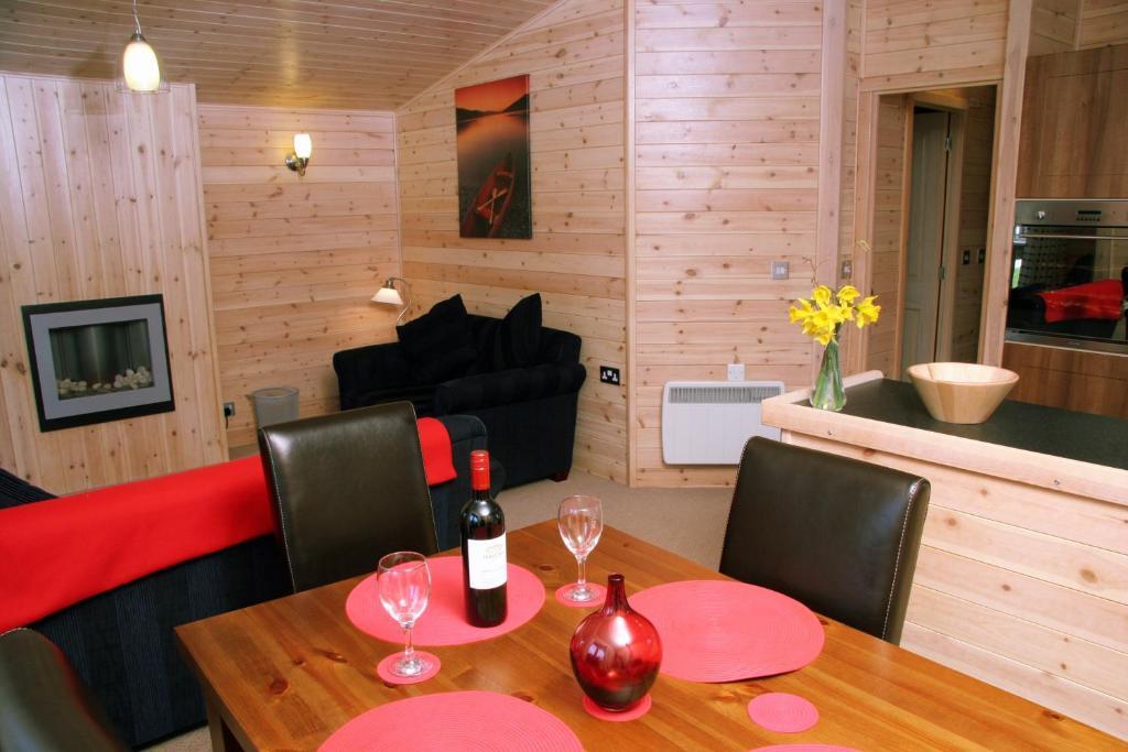 Woodlands Hotel & Pine Lodges Grange-over-Sands Zimmer foto
